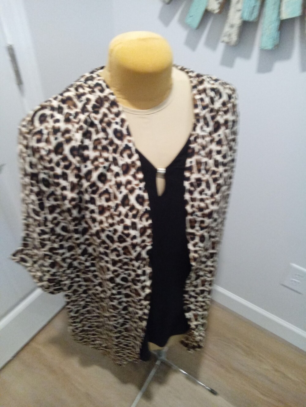 Main Strip Sz S Leopard Print Tan & Black Kimono... Fits Like a Plus Size 1X